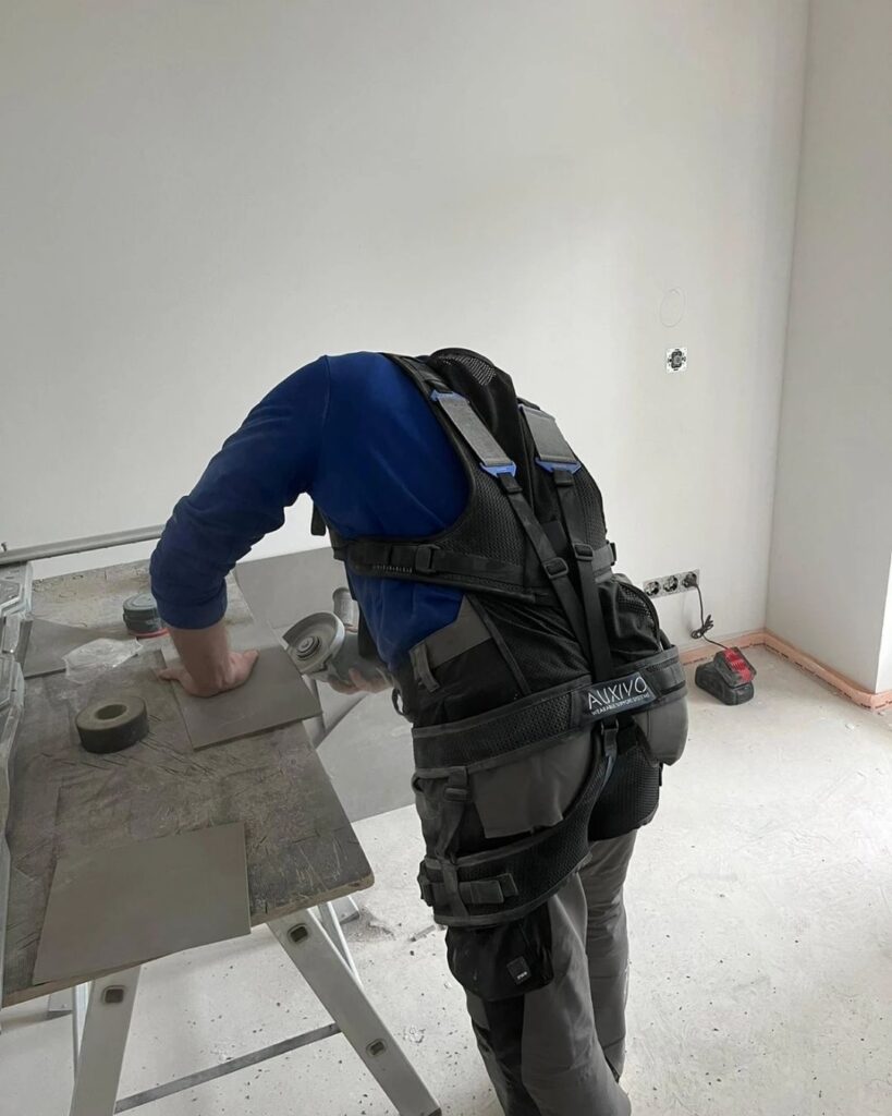 Alívio Ergonômico para Profissionais da Construção: Com LiftSuit 